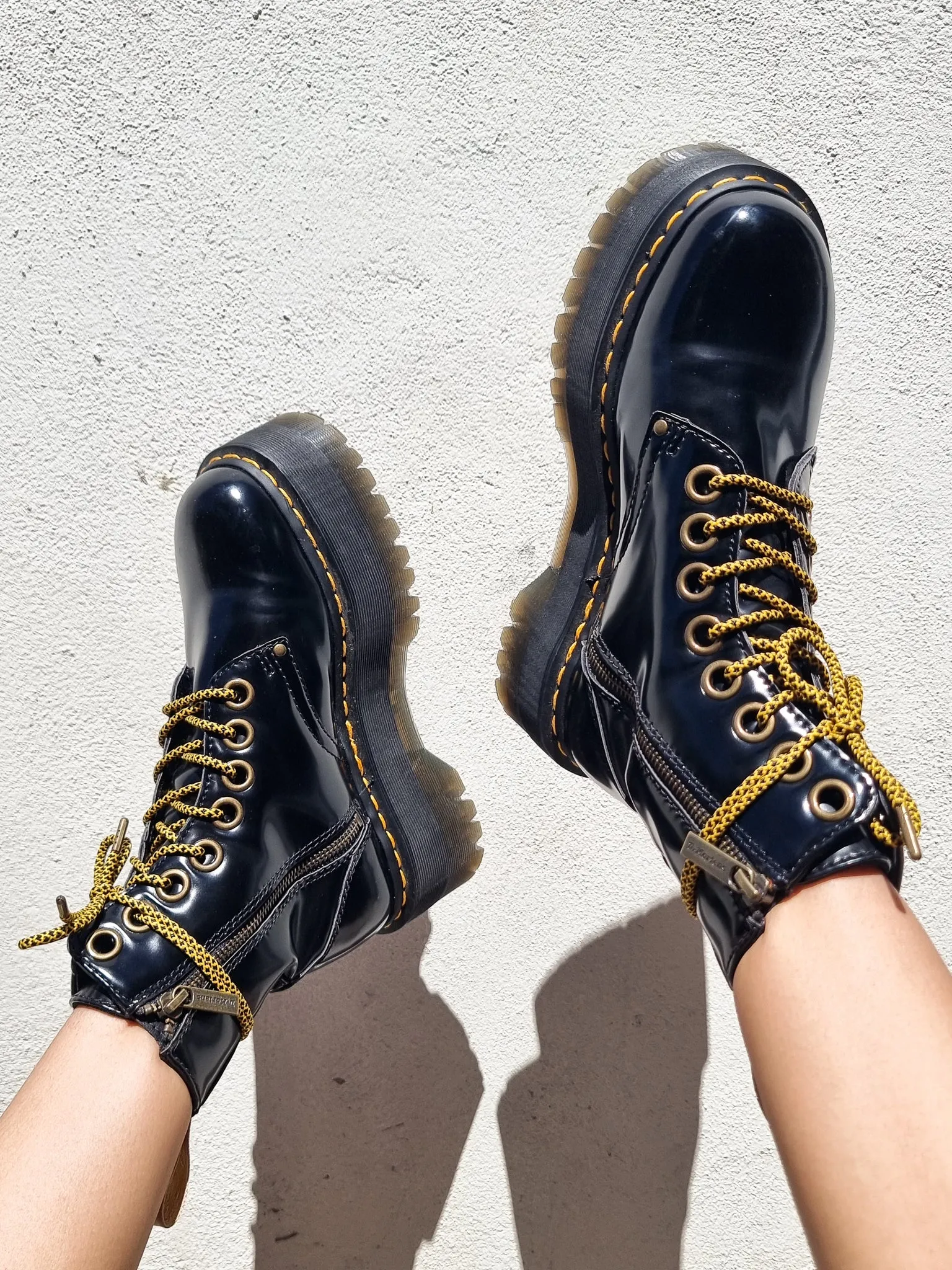 DR. MARTENS JADON MAX BLACK BUTTERO