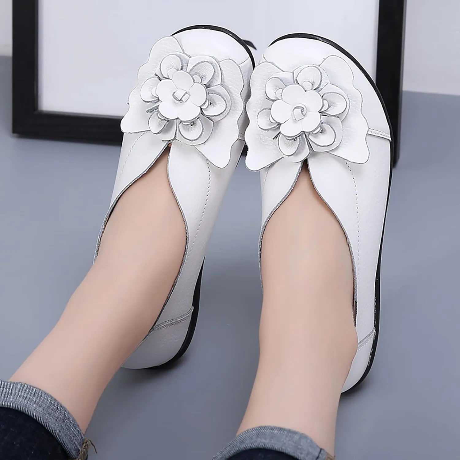 Slip on Loafers for Women Leather Flowers Loafers Comfortable Walking Work Flats Shoes Lightweight Soft Sole Flat Shoes Round Toe Summer Shoe